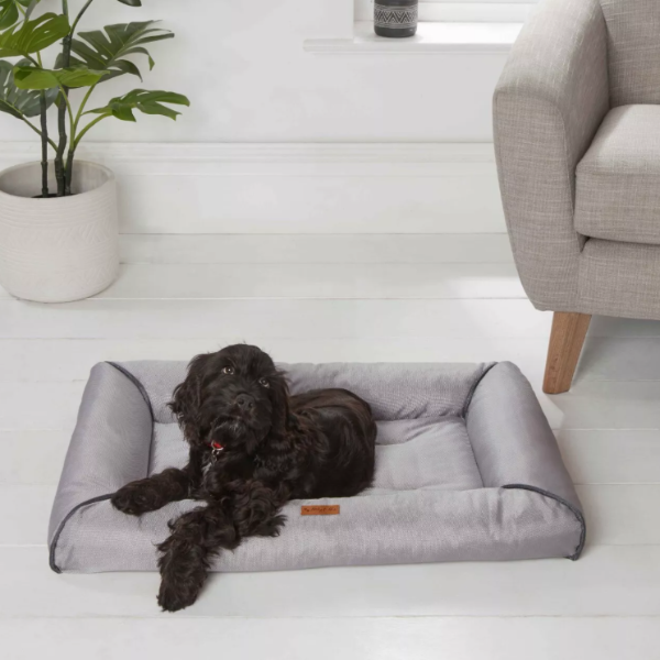 Chunky-Edge Pet Bed, Anti-Slip Base, Easy Clean, Dogs and Cats